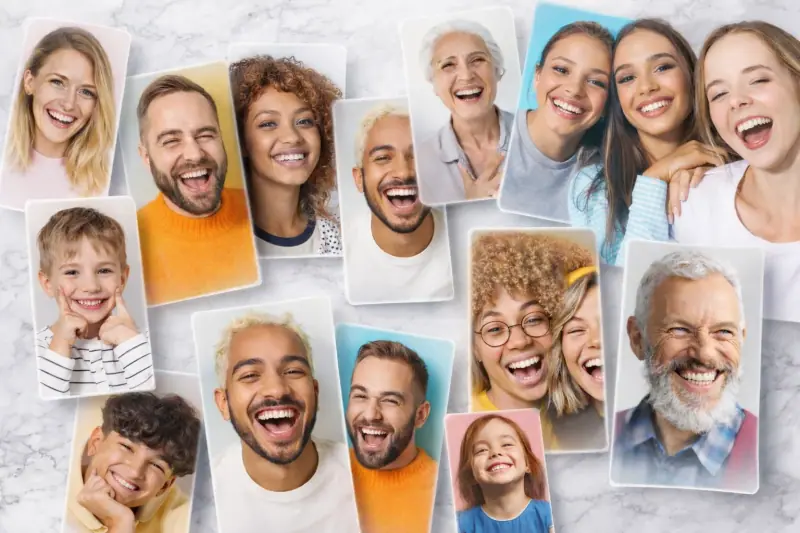 صورة مجمّعة لمرضى مبتسمين من أعمار وخلفيات مختلفة